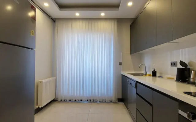 New Flat Large Living Space 2-6 Near By Lara Beach