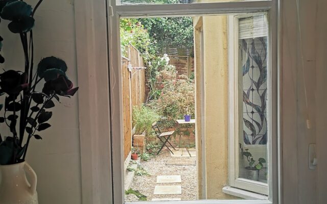 1-bed Victorian gf Apartment in London