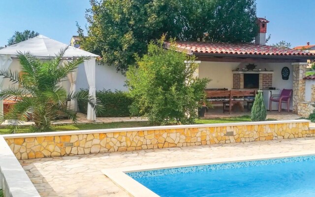 Amazing Home in Pula with Hot Tub, WiFi & 4 Bedrooms