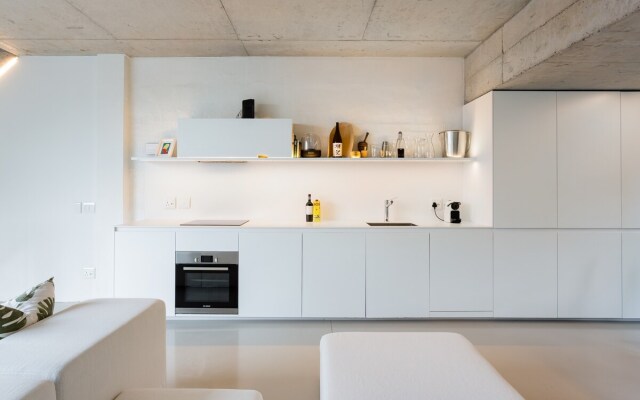 Rooftop Pool | Views | 24h power