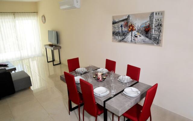 2Br Maisonette Pool Walk To Beach