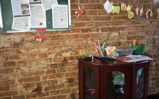 Chateau One - Hostel