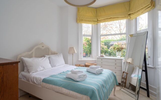 Cosy 1 Bedroom Flat With Garden in Lovely Chiswick