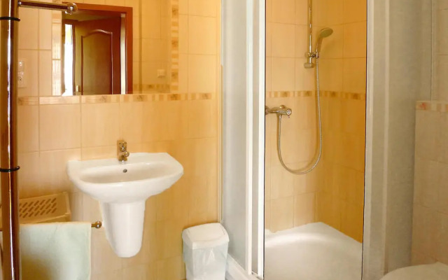 Semi-detached House With Fireplace, Rowy