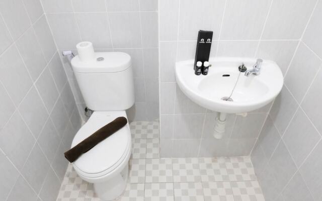 Modern And Homey 2Br At Puncak Kertajaya Apartment