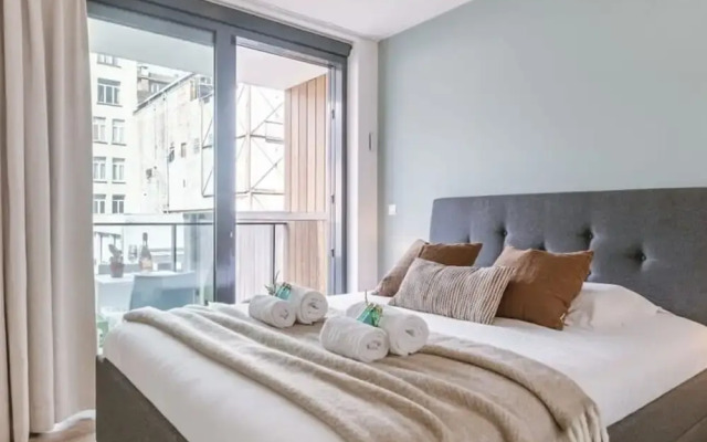 Modern Apartment for up to Five People