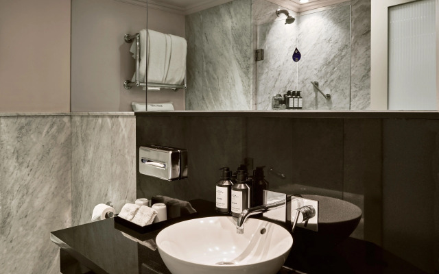 Отель Radisson Blu, London Bond Street