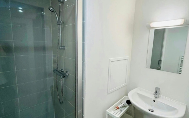 We Live In R - Suite 404