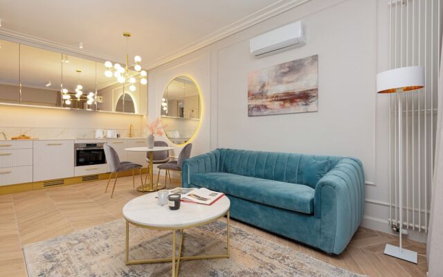 Mennica Amazonit by Renters Prestige