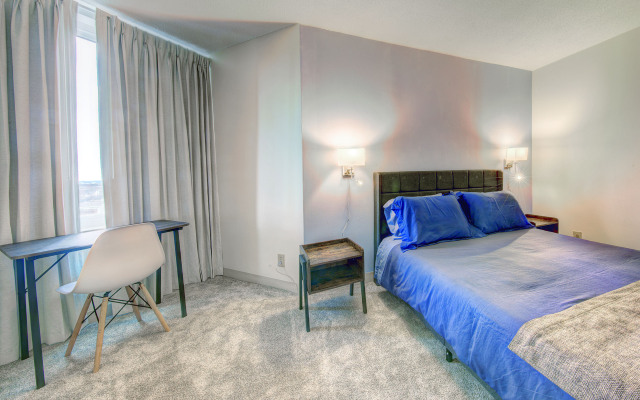 Spacious Back Bay Condo with Great Amenities!