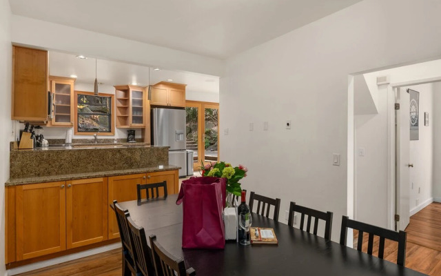 Seattle Vacation Home: The Hawks' Nest
