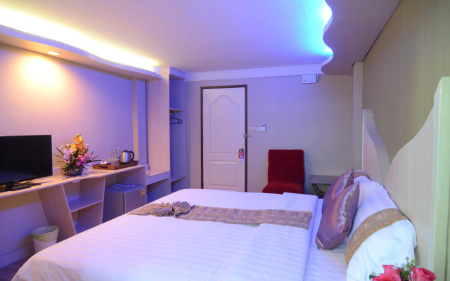 Centro CNX Hotel