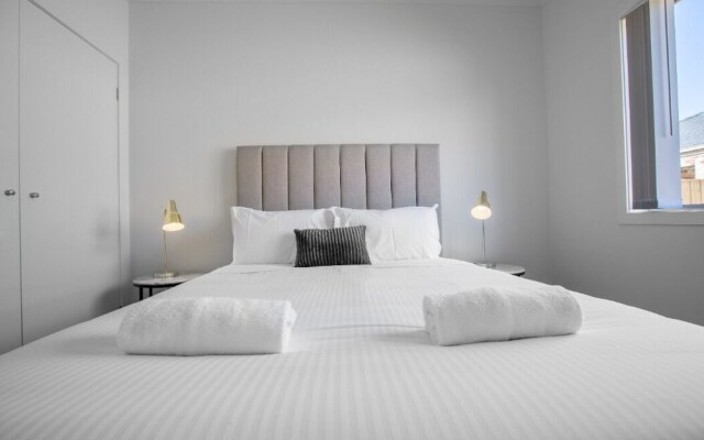 Big Family Fun@ 4 Bedrooms House in Point Cook