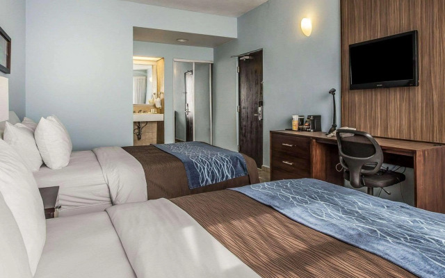 Comfort Inn & Suites Levittown