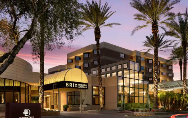 DoubleTree Suites by Hilton Phoenix