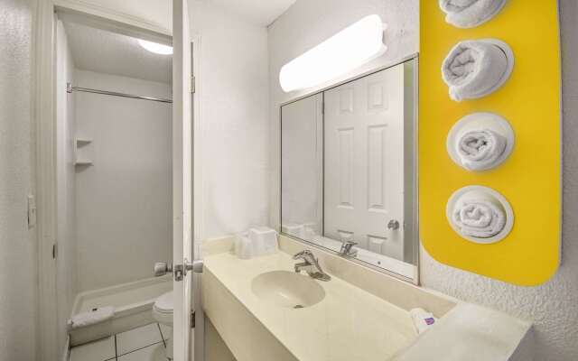 Motel 6 North Ridgeville, OH - Cleveland Intl Airport - N Ridgeville