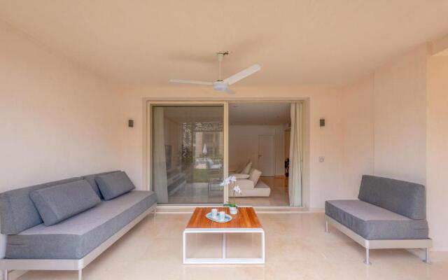 Seaview 3 BR with Beach & Pool access BBQ in Mangroovy