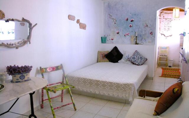 Beachfront self-catering studios in Psatha Bay - 60km from Athens