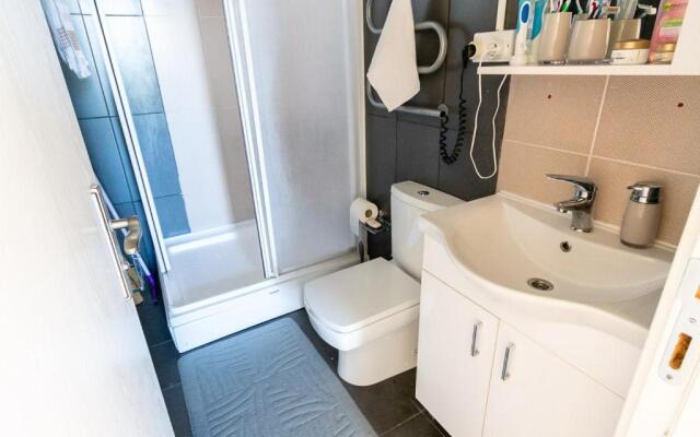 Beautiful Two-Bedroom Apartment near the Sea Sel 6-5