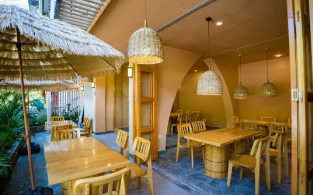 Qishanye. Qiyun Guisi Tang Projection Holiday Homestay