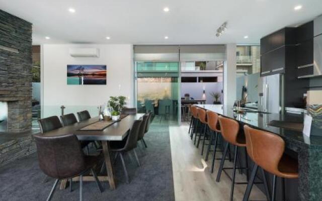 Remarkable Queenstown Lake House