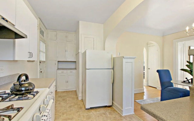 1-Bedroom Nice Apartment in Skokie