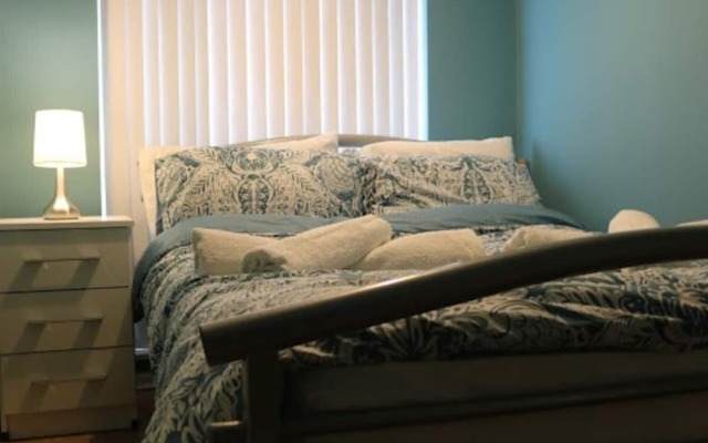 12 Guests 5-bedroom House in Central Birmingham