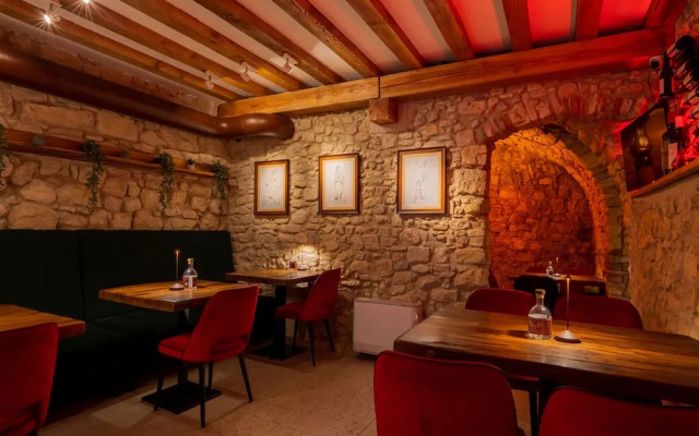 Castrum Wine Relais