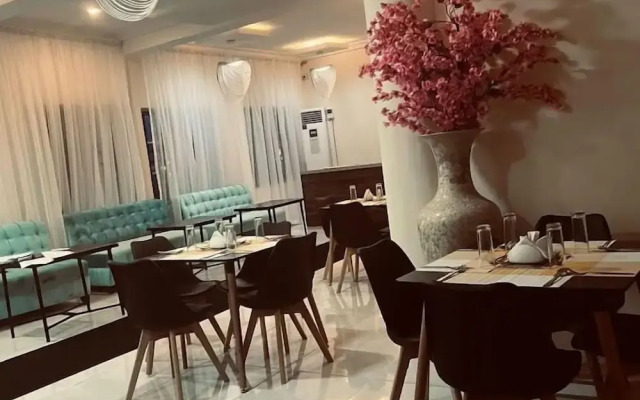 Vichi Gates Hotel