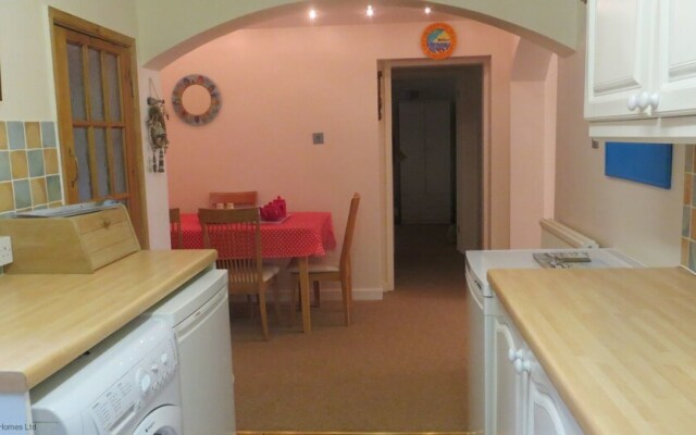 The Garden Flat Tucked Away Close To Amenities