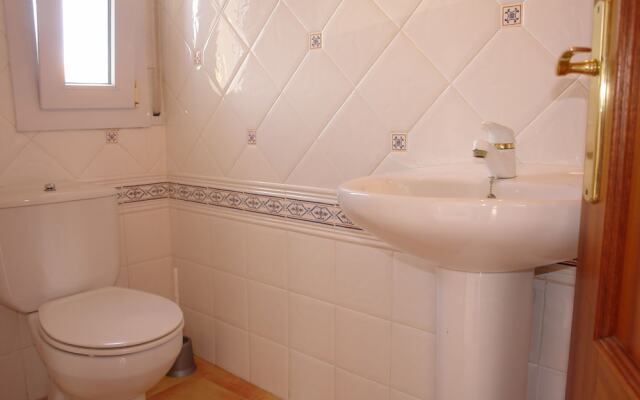 Spacious Villa in Vilacolum With Swimming Pool