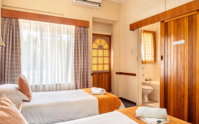 Karoo Country Inn Hotel