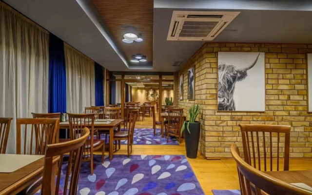 Villa Mansoor & Lodge