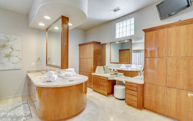 54444her 5 Bedroom Home