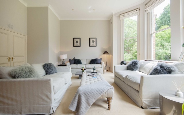 The Gloucester Road Deluxe - JML