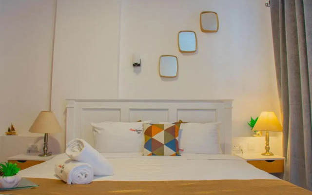 LUXE, ELEGANT 1BR IN KILIMANI STRONG WIFI With pool