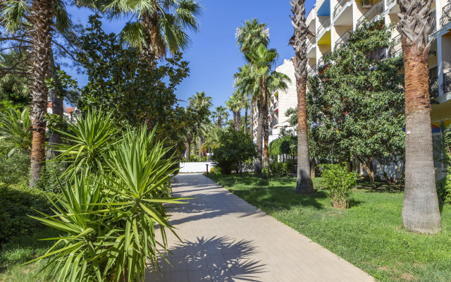 Voxx Resort