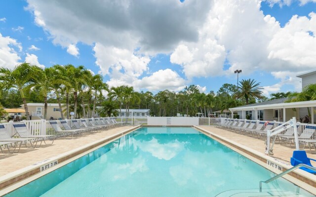 Club Naples RV Resort