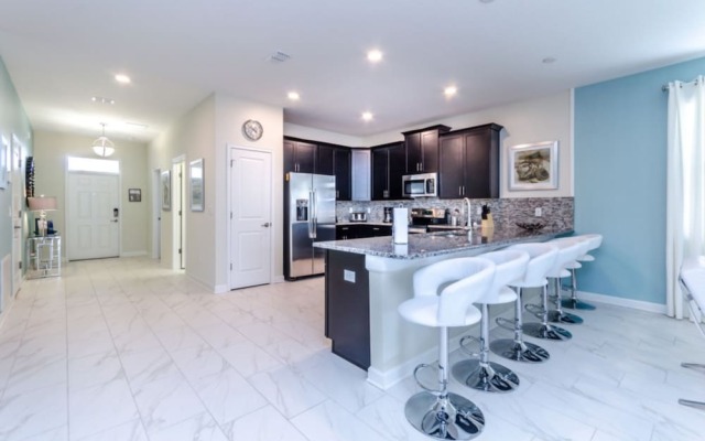 8 Bed 5 Bath Champions Villa