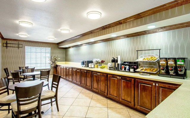 Super 8 by Wyndham Jackson MS Near the Fairgrounds