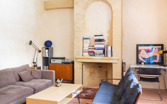 Retro apartment with garden by GuestReady