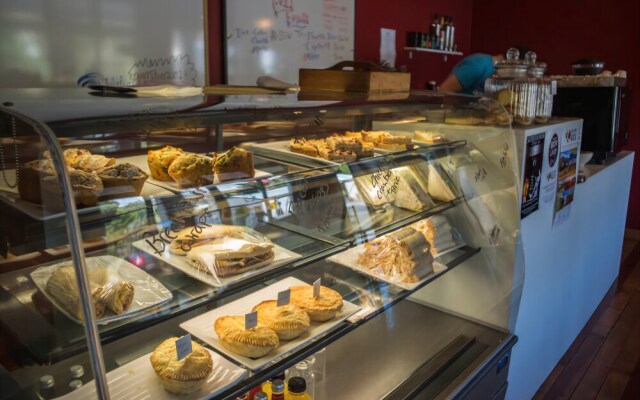 Garston Hotel and Cafe