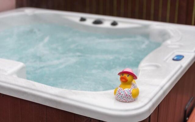 Bluebell Lodge 5 with Hot Tub