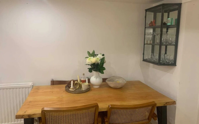 Stylish and Modern 1 Bedroom Flat Near East Dulwich