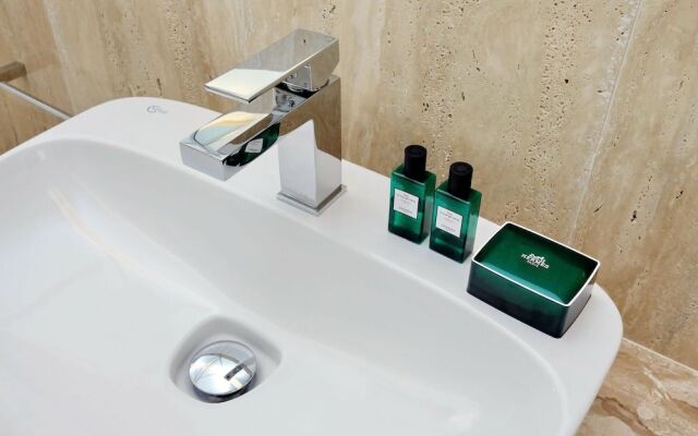 Trevi Diamond Luxury Suites & Jacuzzi