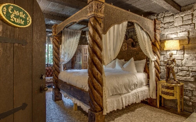 Storybook Riverside Inn