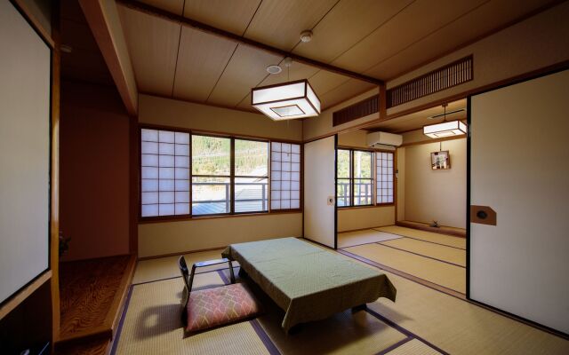 Yufuin Onsen Wafu Ryokan Tsuenosho