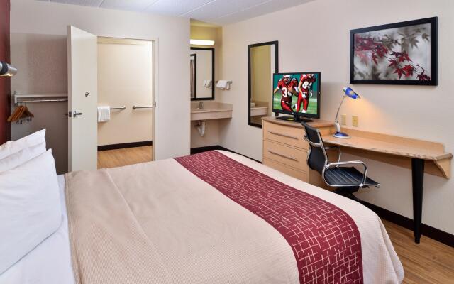 Super 8 by Wyndham Deerfield/Northbrook