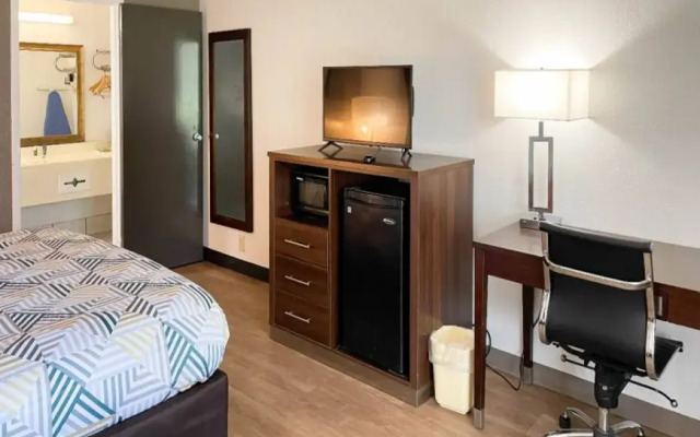 Motel 6 Opelika, AL
