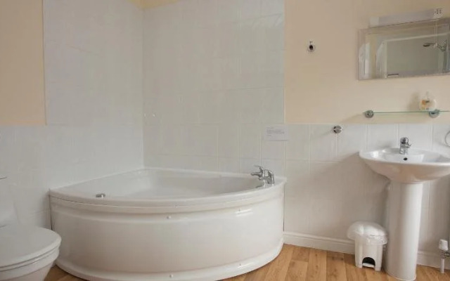 All Seasons Lodge Hotel